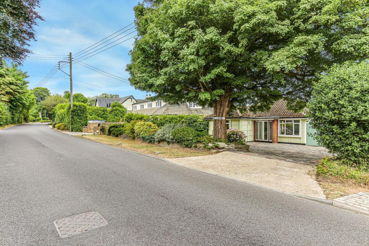 Lochiel Villa Tatsfield Exterior photo
